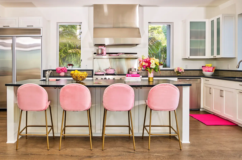 Illustration for article titled Barbie's Malibu Dreamhouse Looks Like a Cry for Help